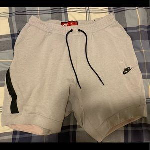Nike Tech Fleece Coral Shorts Size L